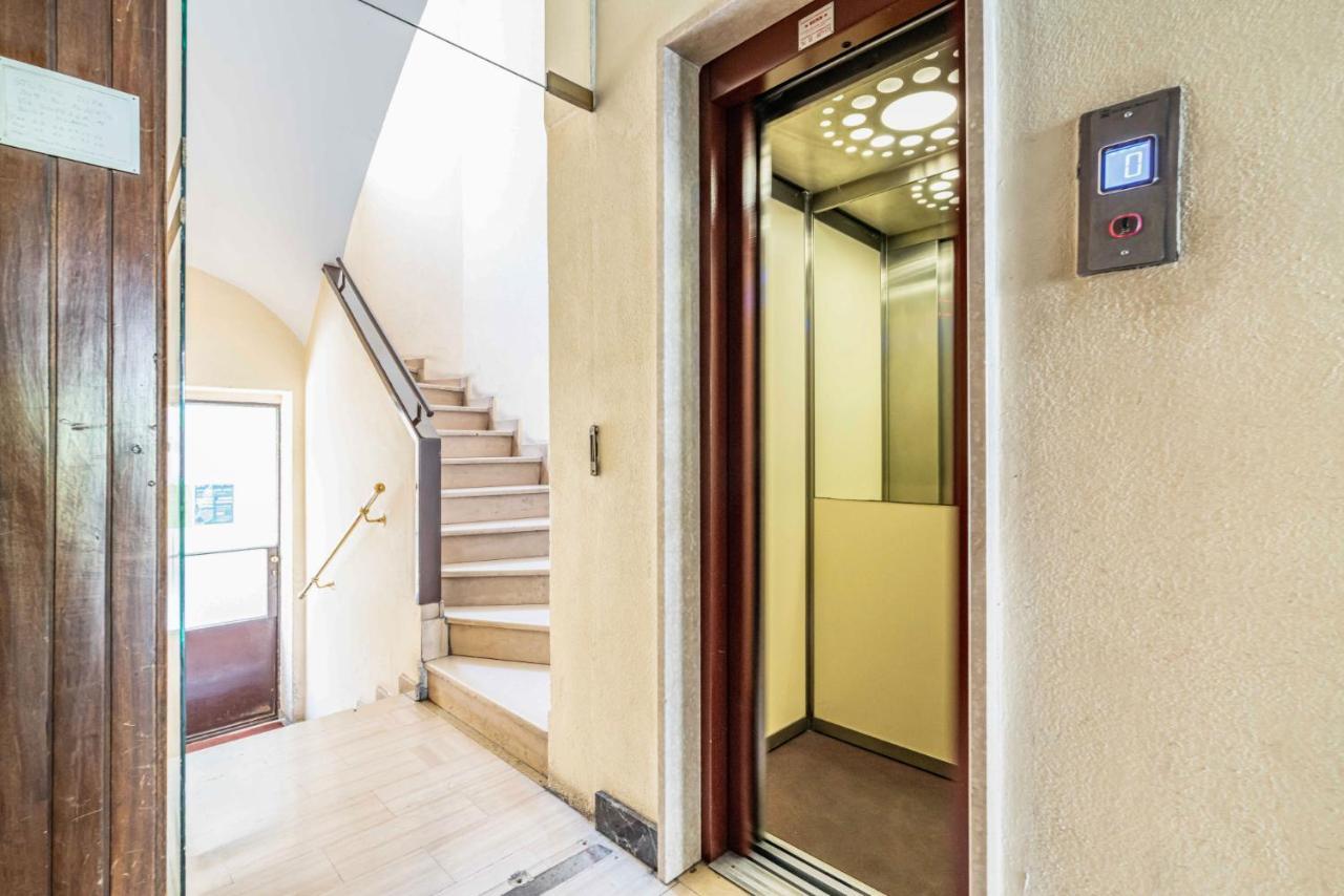 ミラノEasylife - Moderno Rifugio In Zona Bocconiアパートメント エクステリア 写真